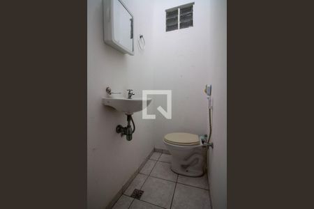Casa à venda com 230m², 6 quartos e 2 vagasCasa  3 - Banheiro