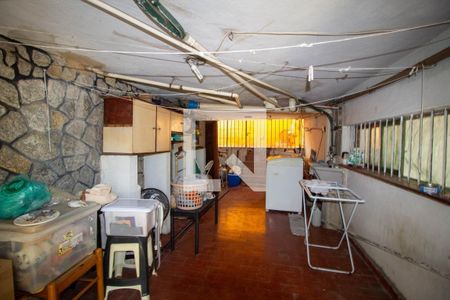 Casa à venda com 230m², 6 quartos e 2 vagasCasa  1 - Área de serviço