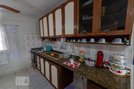 Casa à venda com 230m², 6 quartos e 2 vagasCasa  2- Cozinha