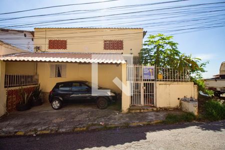 Casa à venda com 230m², 6 quartos e 2 vagasFachada