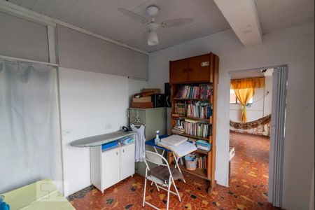 Casa à venda com 230m², 6 quartos e 2 vagasCasa  2- Área de serviço