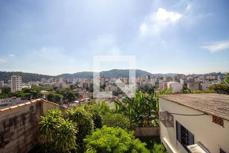 Casa à venda com 230m², 6 quartos e 2 vagasCasa  1 - Vista da janela
