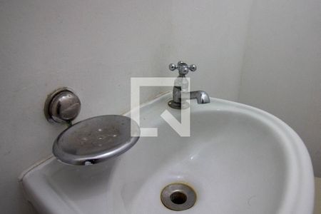 Casa à venda com 230m², 6 quartos e 2 vagasCasa  3 - Banheiro