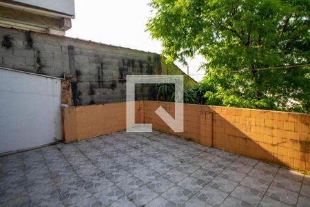 Casa à venda com 230m², 6 quartos e 2 vagasCasa  3- Área externa