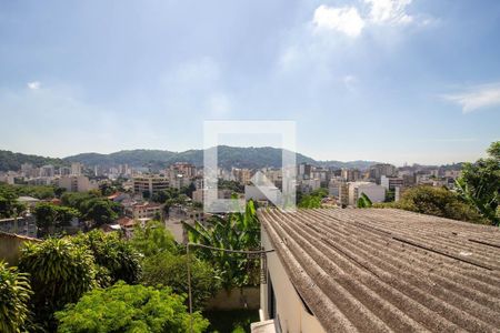 Casa à venda com 230m², 6 quartos e 2 vagasCasa  1 - Vista da janela