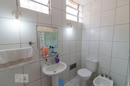 Casa à venda com 230m², 6 quartos e 2 vagasCasa  2- Banheiro
