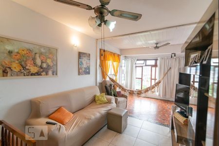 Casa à venda com 230m², 6 quartos e 2 vagasCasa  2- Sala