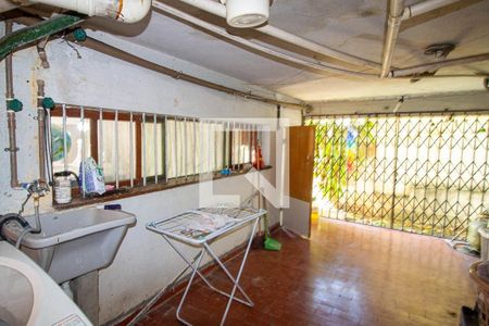 Casa à venda com 230m², 6 quartos e 2 vagasCasa  1 - Área de serviço