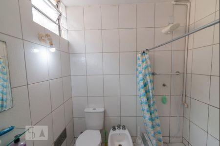 Casa à venda com 230m², 6 quartos e 2 vagasCasa  2- Banheiro