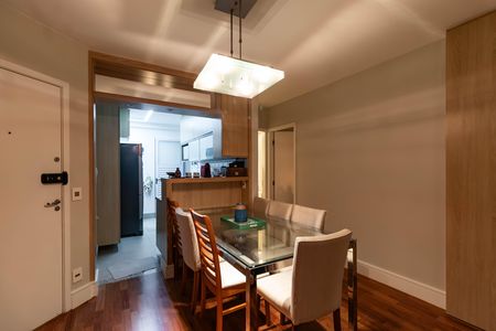 Apartamento à venda com 70m², 2 quartos e 2 vagas Apartamento à venda com 70m², 2 quartos e 2 vagasSala de Jantar