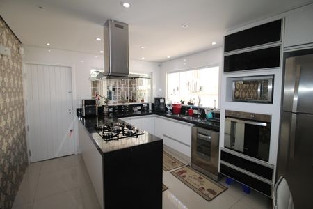 Casa à venda com 200m², 2 quartos e 2 vagasCozinha