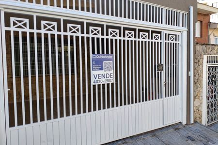 Casa à venda com 200m², 2 quartos e 2 vagasFachada