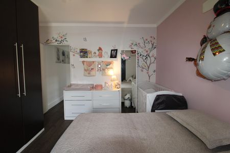 Casa à venda com 200m², 2 quartos e 2 vagasQuarto 2