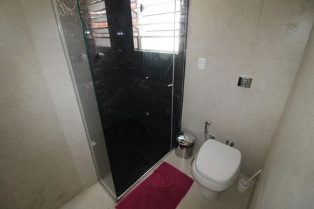 Casa à venda com 200m², 2 quartos e 2 vagasQuarto 1 - Banheiro