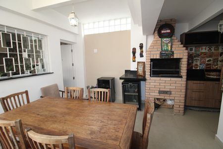 Casa à venda com 200m², 2 quartos e 2 vagasÁrea Comum
