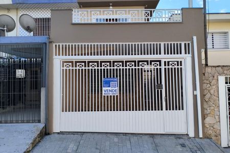 Casa à venda com 200m², 2 quartos e 2 vagasFachada