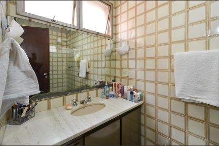 Apartamento à venda com 110m², 3 quartos e 2 vagas Apartamento à venda com 110m², 3 quartos e 2 vagasBanheiro Suíte