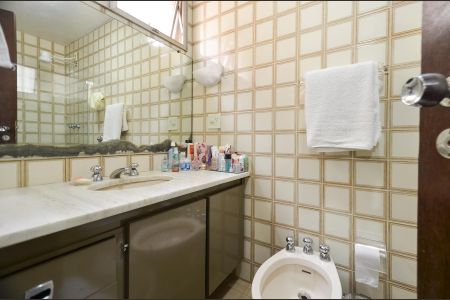 Apartamento à venda com 110m², 3 quartos e 2 vagas Apartamento à venda com 110m², 3 quartos e 2 vagasBanheiro Suíte