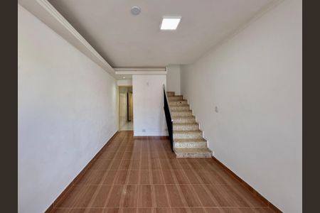 Sala de casa para alugar com 2 quartos, 125m² em Parque Colonial, São Paulo