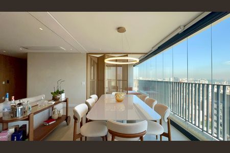 Apartamento à venda com 151m², 2 quartos e 2 vagas Apartamento à venda com 151m², 2 quartos e 2 vagasVaranda