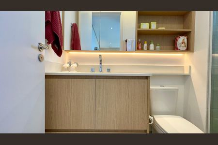 Apartamento à venda com 151m², 2 quartos e 2 vagas Apartamento à venda com 151m², 2 quartos e 2 vagasBanheiro da Suíte 1