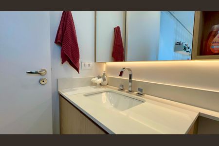 Apartamento à venda com 151m², 2 quartos e 2 vagas Apartamento à venda com 151m², 2 quartos e 2 vagasBanheiro da Suíte 1