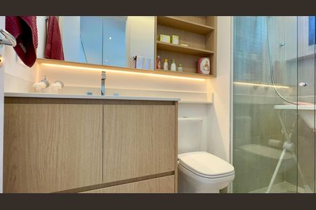Apartamento à venda com 151m², 2 quartos e 2 vagas Apartamento à venda com 151m², 2 quartos e 2 vagasBanheiro da Suíte 1