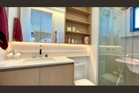 Apartamento à venda com 151m², 2 quartos e 2 vagas Apartamento à venda com 151m², 2 quartos e 2 vagasBanheiro da Suíte 1