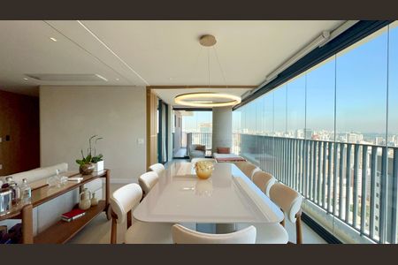 Apartamento à venda com 151m², 2 quartos e 2 vagas Apartamento à venda com 151m², 2 quartos e 2 vagasVaranda