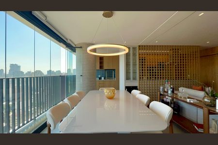 Apartamento à venda com 151m², 2 quartos e 2 vagas Apartamento à venda com 151m², 2 quartos e 2 vagasVaranda