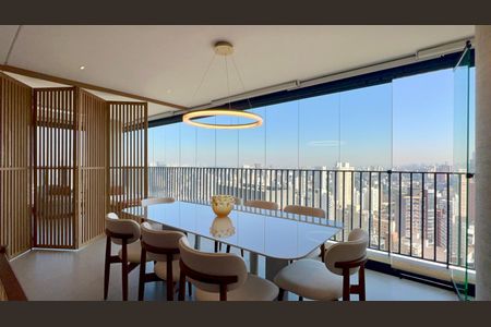 Apartamento à venda com 151m², 2 quartos e 2 vagas Apartamento à venda com 151m², 2 quartos e 2 vagasVaranda