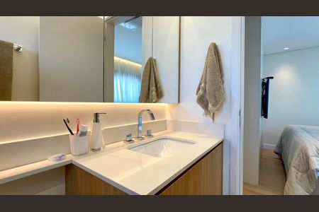 Apartamento à venda com 151m², 2 quartos e 2 vagas Apartamento à venda com 151m², 2 quartos e 2 vagasBanheiro da Suíte 2