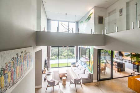 Casa de condomínio à venda com 441m², 5 quartos e 4 vagas Casa de condomínio à venda com 441m², 5 quartos e 4 vagasVista
