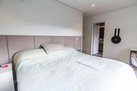 Casa de condomínio à venda com 441m², 5 quartos e 4 vagas Casa de condomínio à venda com 441m², 5 quartos e 4 vagasSuíte 2