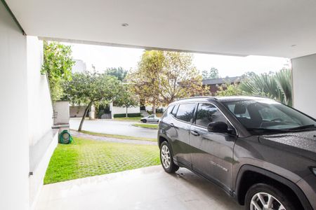 Casa de condomínio à venda com 441m², 5 quartos e 4 vagas Casa de condomínio à venda com 441m², 5 quartos e 4 vagasGaragem