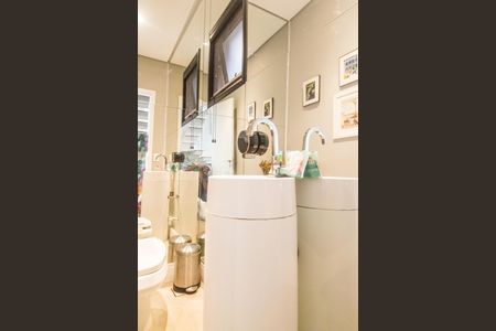 Casa de condomínio à venda com 441m², 5 quartos e 4 vagas Casa de condomínio à venda com 441m², 5 quartos e 4 vagasLavabo