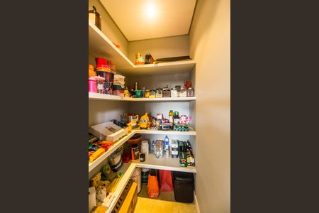 Casa de condomínio à venda com 441m², 5 quartos e 4 vagas Casa de condomínio à venda com 441m², 5 quartos e 4 vagasDespensa