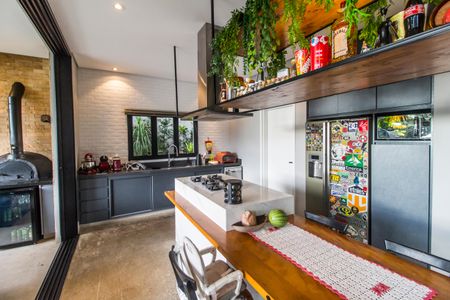 Casa de condomínio à venda com 441m², 5 quartos e 4 vagas Casa de condomínio à venda com 441m², 5 quartos e 4 vagasCozinha