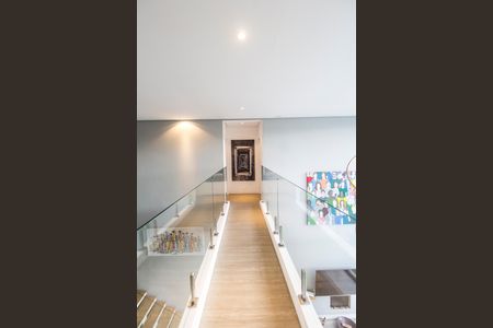 Casa de condomínio à venda com 441m², 5 quartos e 4 vagas Casa de condomínio à venda com 441m², 5 quartos e 4 vagasCorredor