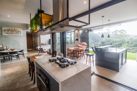 Casa de condomínio à venda com 441m², 5 quartos e 4 vagas Casa de condomínio à venda com 441m², 5 quartos e 4 vagasCozinha