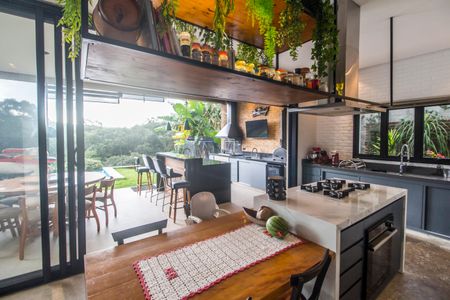 Casa de condomínio à venda com 441m², 5 quartos e 4 vagas Casa de condomínio à venda com 441m², 5 quartos e 4 vagasCozinha