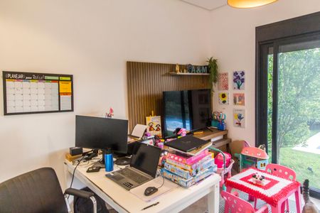 Casa de condomínio à venda com 441m², 5 quartos e 4 vagas Casa de condomínio à venda com 441m², 5 quartos e 4 vagasEscritório