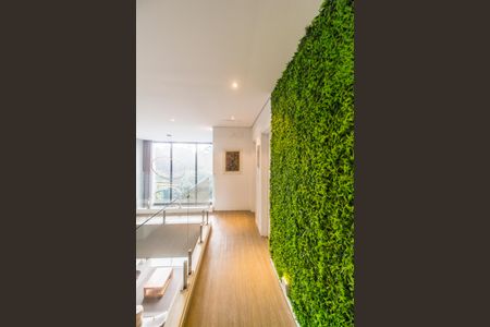 Casa de condomínio à venda com 441m², 5 quartos e 4 vagas Casa de condomínio à venda com 441m², 5 quartos e 4 vagasCorredor