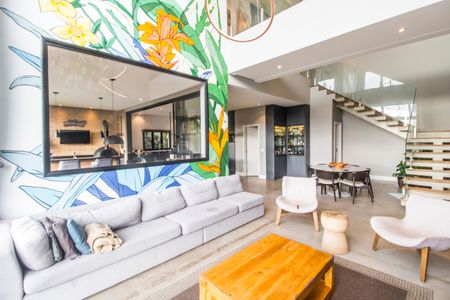 Casa de condomínio à venda com 441m², 5 quartos e 4 vagas Casa de condomínio à venda com 441m², 5 quartos e 4 vagasSala