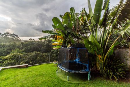 Casa de condomínio à venda com 441m², 5 quartos e 4 vagas Casa de condomínio à venda com 441m², 5 quartos e 4 vagasQuintal