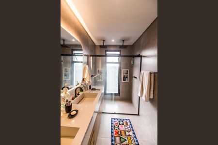 Casa de condomínio à venda com 441m², 5 quartos e 4 vagas Casa de condomínio à venda com 441m², 5 quartos e 4 vagasBanheiro da Suíte