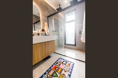 Casa de condomínio à venda com 441m², 5 quartos e 4 vagas Casa de condomínio à venda com 441m², 5 quartos e 4 vagasBanheiro da Suíte