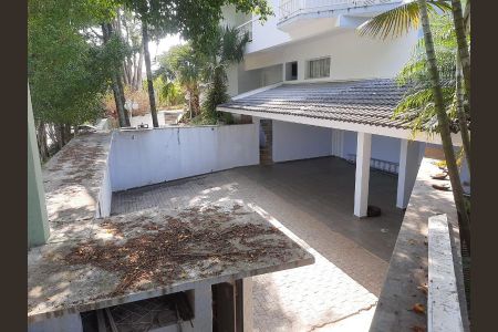 Casa à venda com 636m², 6 quartos e 8 vagasFoto 02