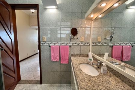 Apartamento à venda com 114m², 2 quartos e sem vagaBanheiro social 