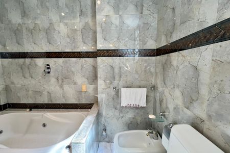 Apartamento à venda com 114m², 2 quartos e sem vagaBanheiro da Suíte